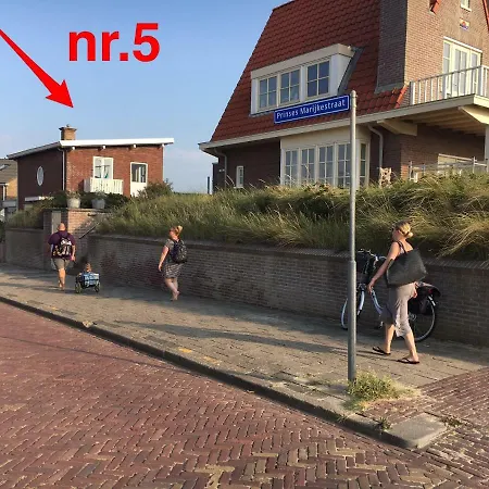 Zomerhuisje Bij Zee * エグモント・アーン・ゼー