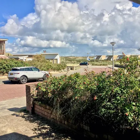 Zomerhuisje Bij Zee 度假居 *